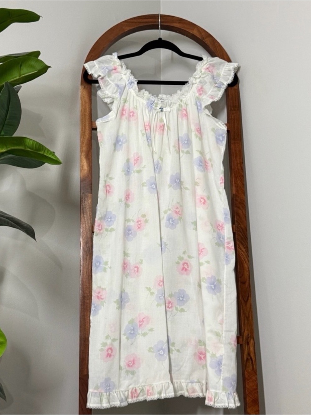 Vintage MEDIUM Miss Elaine Floral Ruffle Lace Trim Nightgown USA Union Made